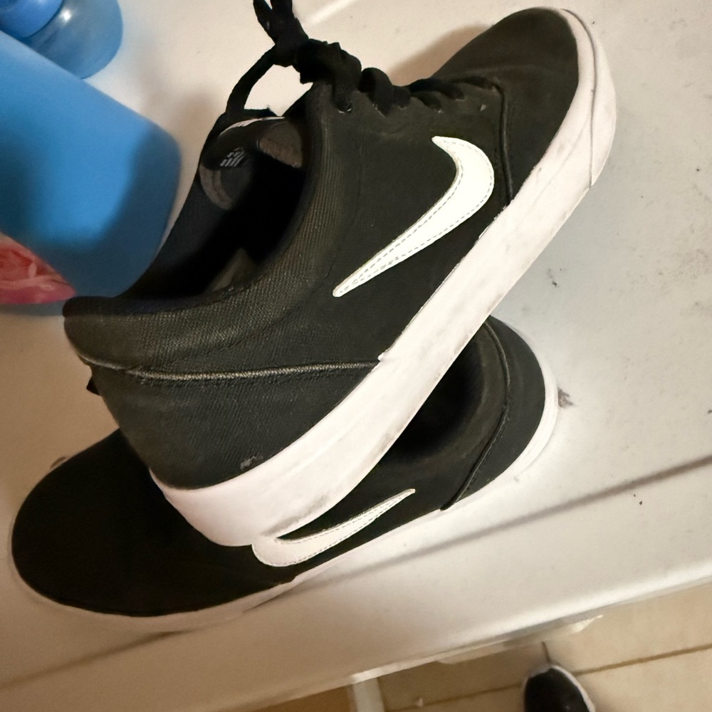 Shoes - Picture 4 of 4